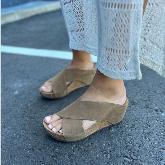 COPENHAGEN SHOES FRANCES 23 Suede Sandalen met sleehak 00075 DARK BEIGE (BEIGE 132BIS)