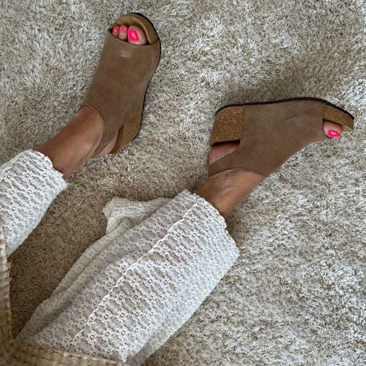 COPENHAGEN SHOES NEW COACHELLA SUEDE Sandalen met sleehak 0002 BEIGE