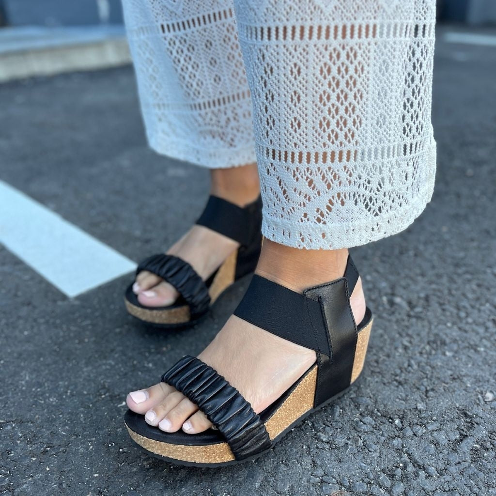 COPENHAGEN SHOES THE MOMENTS Sandalen met sleehak 0001 BLACK