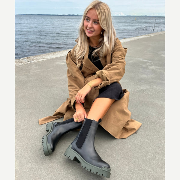COPENHAGEN SHOES DAY DREAMING Boot 1208 BLACK W/ARMY SOLE