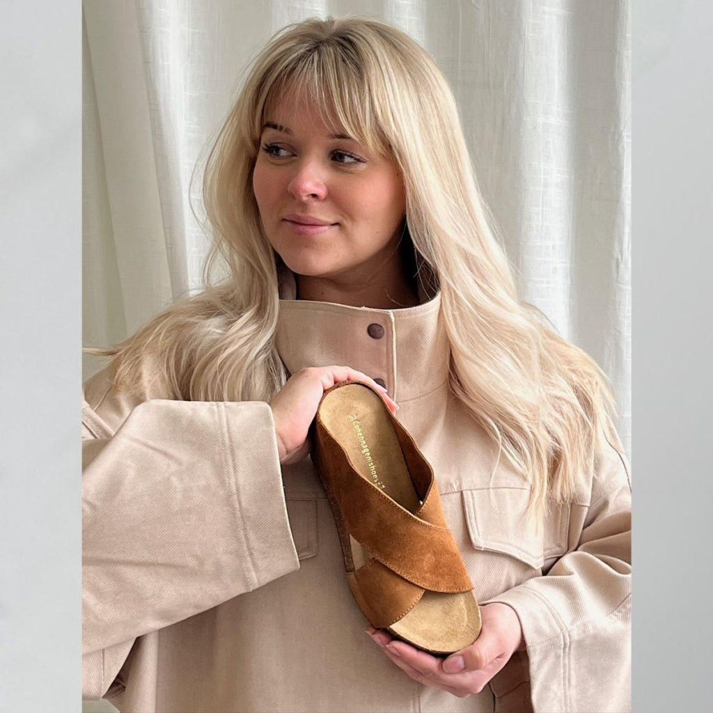 COPENHAGEN SHOES FRANCES 23 Suede Sandalen met sleehak 00067 COGNAC (MARRONE 394)
