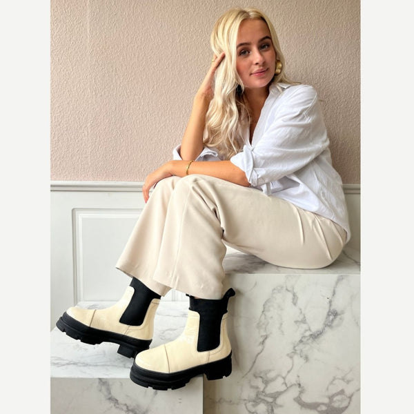 COPENHAGEN SHOES KEEP GOING PATENT Boot 068 Cream