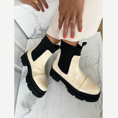 COPENHAGEN SHOES KEEP GOING PATENT Laarzen 068 Cream