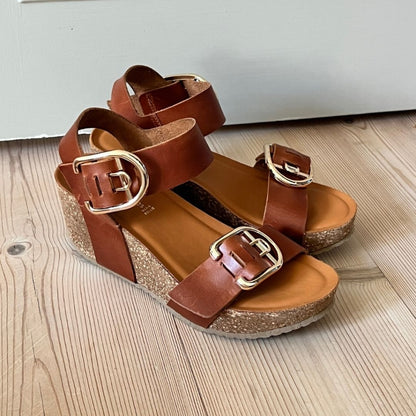 COPENHAGEN SHOES LUCA Sandalen met sleehak 0012 BROWN