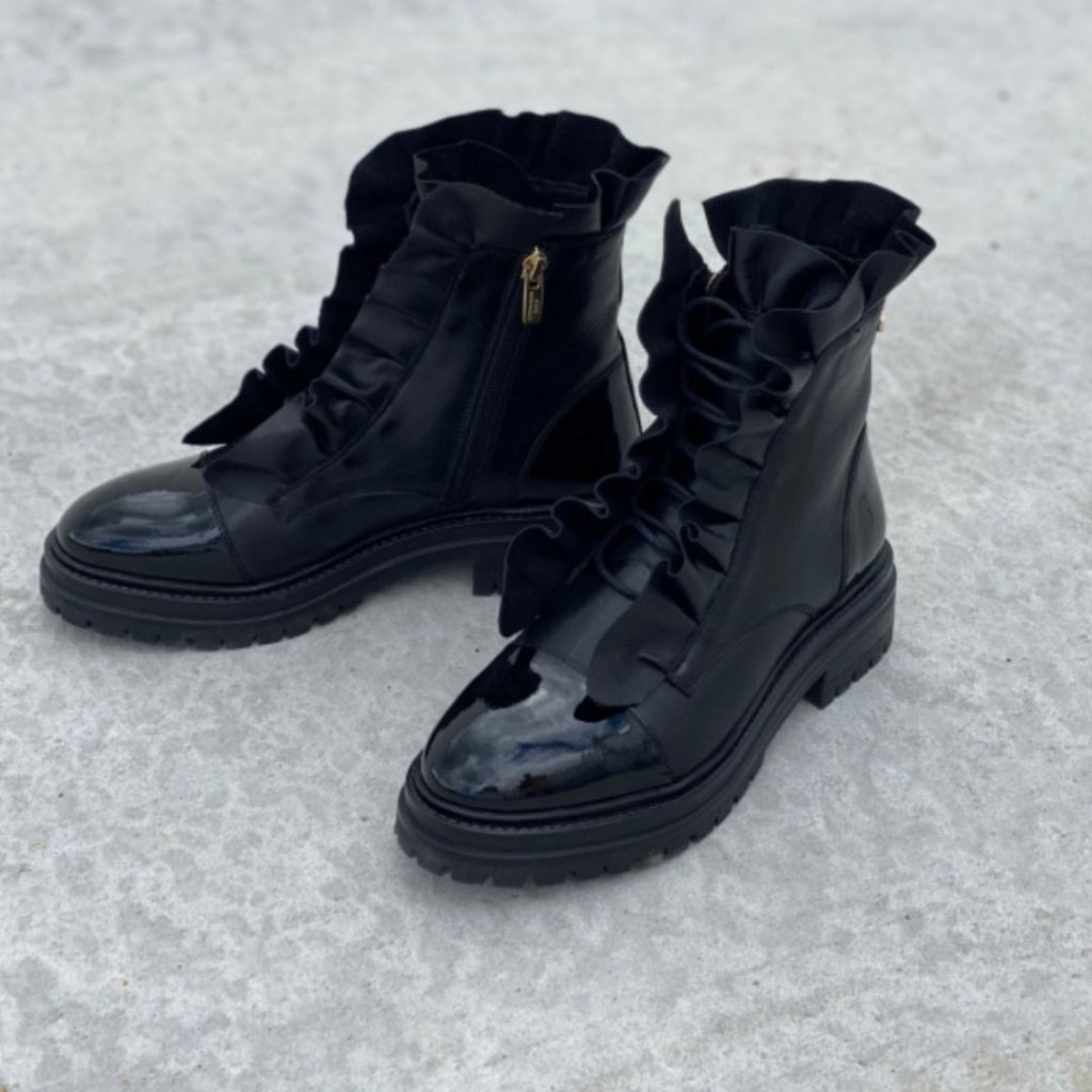 COPENHAGEN SHOES PRETTY 22 Copenhagenshoes by Josefine Valentin Laarzen 038 Black patent