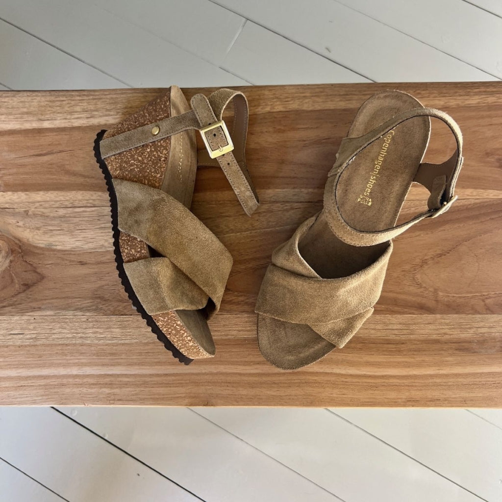 COPENHAGEN SHOES SUMMER VIBES Sandalen met sleehak 0002 BEIGE