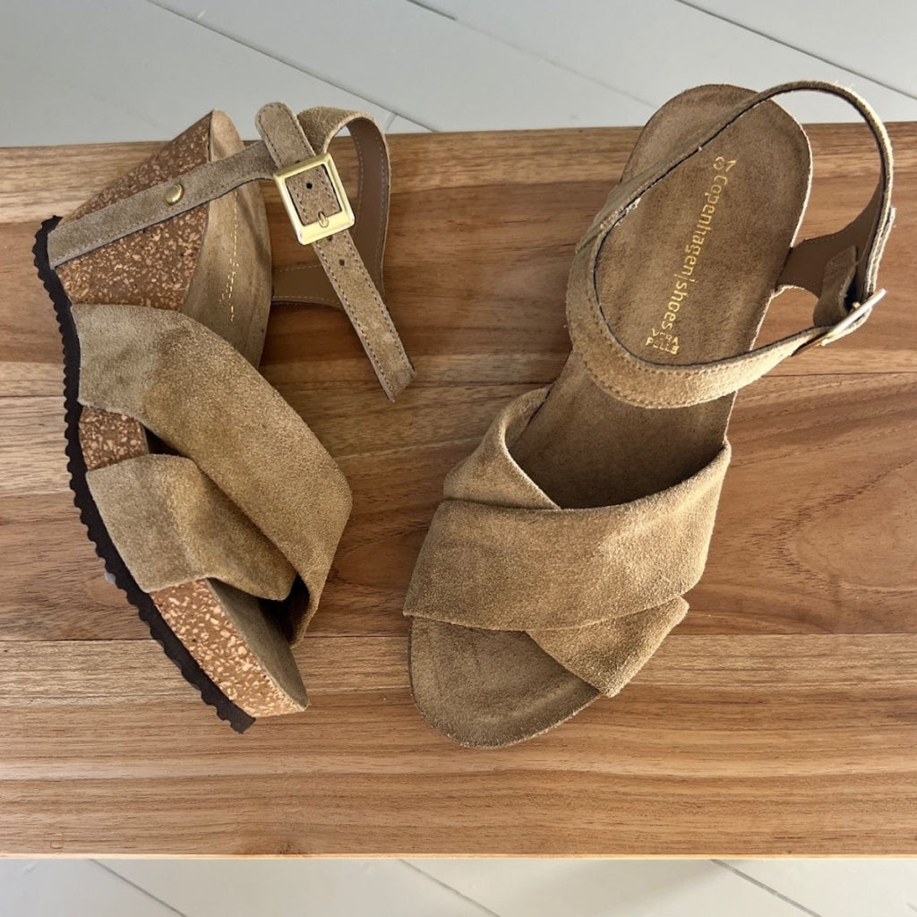 COPENHAGEN SHOES SUMMER VIBES Sandalen met sleehak 0002 BEIGE