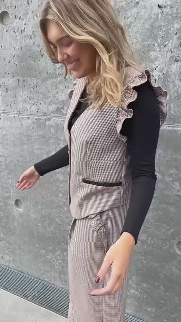 STORIES FROM THE ATELIER by COPENHAGENSHOES AS MAGIC VEST 902 SAND CHECK
