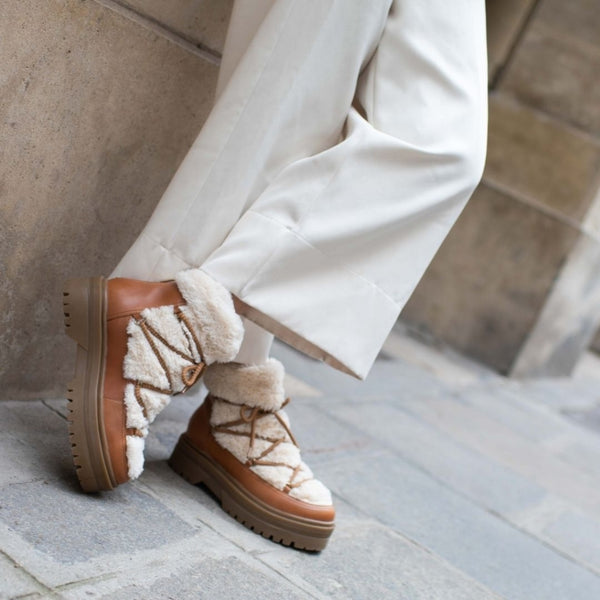 COPENHAGEN SHOES SNOW BY SNOW 22 LOW Boot 2229 COGNAC OFF-WHITE