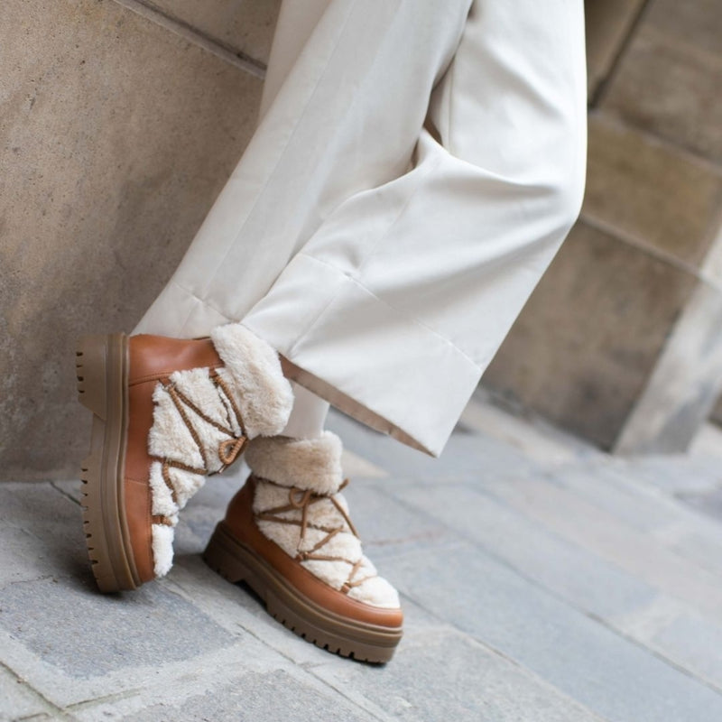 COPENHAGEN SHOES SNOW BY SNOW 22 LOW Boot 2229 COGNAC OFF-WHITE